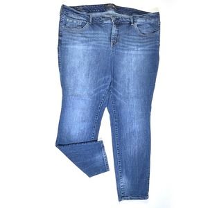 Torrid Boyfriend Jeans Womens Sz 24 Stretch 11.5" Rise 30" Inseam Med Wash